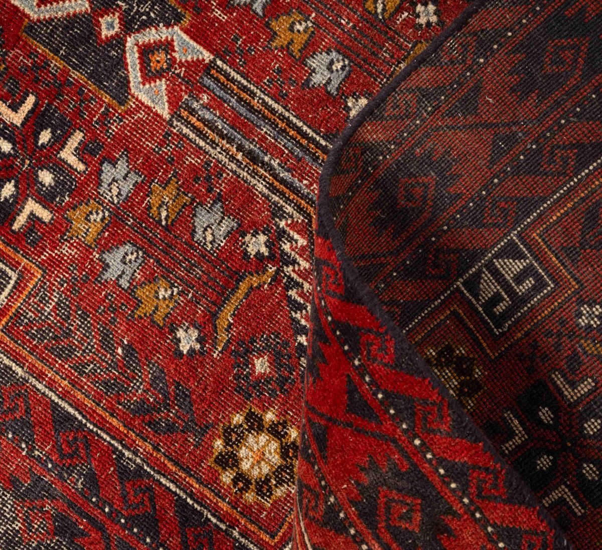 Hand Knotted Shiraz Rug – Tribal Pattern – 382 × 95 cm – Red - Image 2