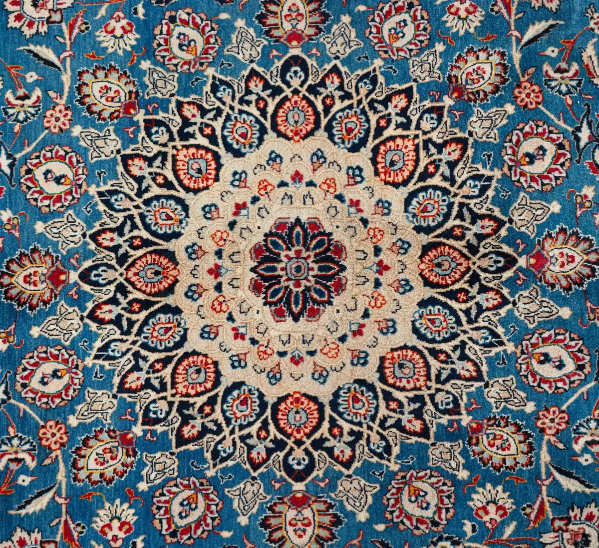 Hand Knotted Isfahan Rug - 372 × 272 cm - Image 3