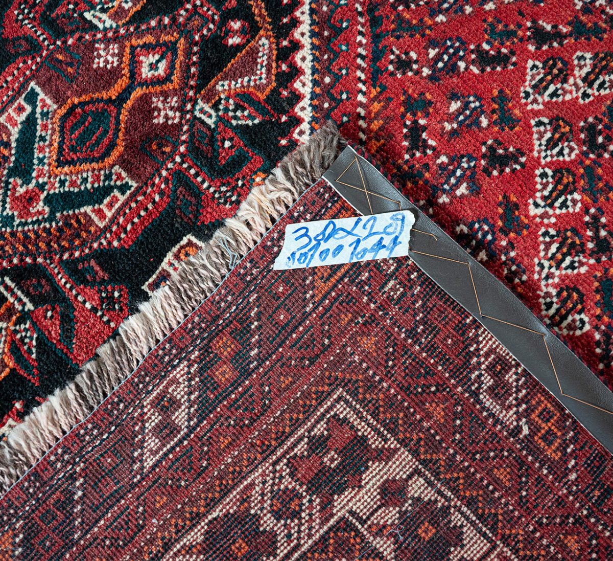 Hand Knotted Shiraz Rug - 302 × 209 cm - Image 8