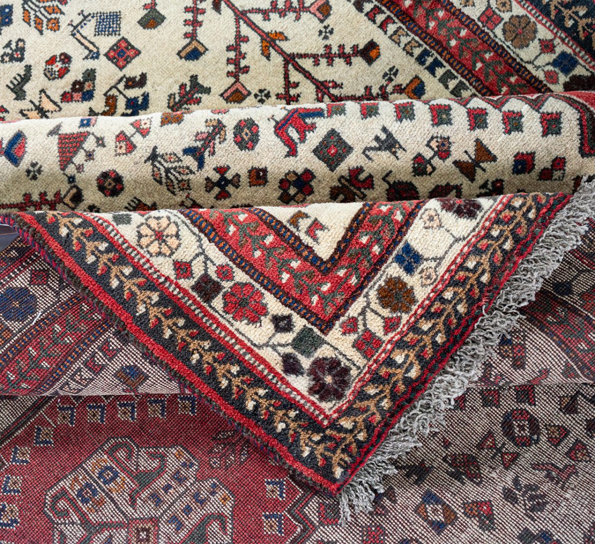 Hand Knotted Shiraz Rug - 293 × 194 cm - Image 2